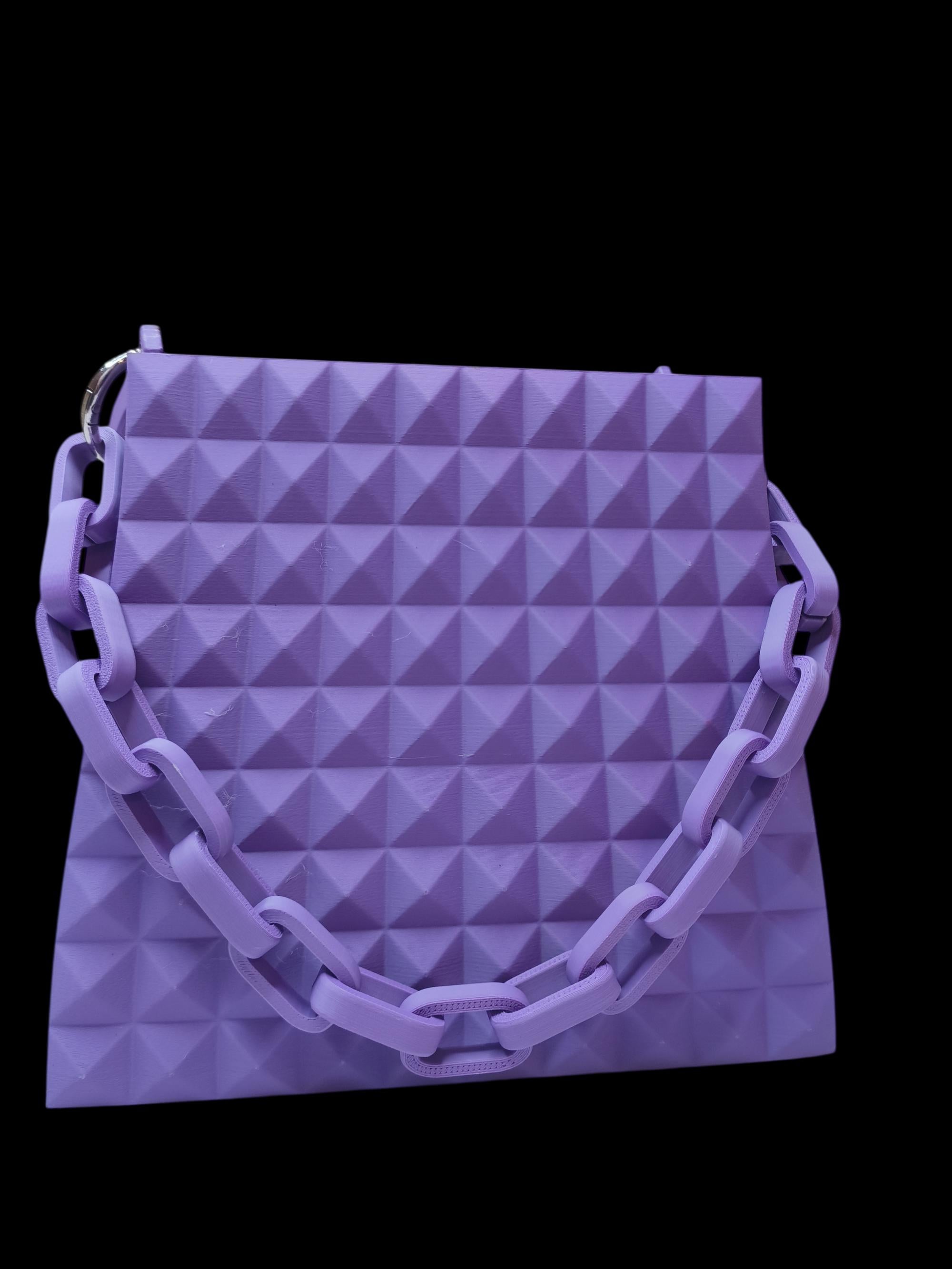 Borsa Design Viola Stampata in 3D – Handbag Geometrica con Catena e Manico Rigido – Moda Artigianale Made in Italy